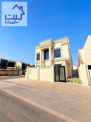 Corner unit; includes electricity, water, and registration fees; high-end design and finishing. Freehold ownership for all nationalities.