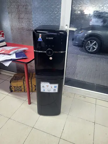 Bottom load water dispenser