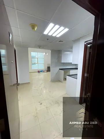 موقف مجاني وسهل المخرج لدبي والشارقة _ غرفة وصالة للإيجار السنوي عجمان أبراج السيتي تاور برج C _ إطلالة مفتوحة و2 حمام _ السعر 32 ألف على 4 دفعات