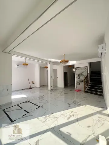🏡 *فيلا للإيجار في منطقة الشرقان – الشارقة* ✨ فرصة مميزة للعائلات الباحثة عن الراحة والخصوصية، فيلا بمساحة مناسبة وتصميم عملي، توفر أجواء سكنية مريحة
