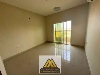 غرفة وصالة ماستر حمامان بلكونة تكييف سبليت شقة مميزة بتصميم عملي وموقع مميز بالقرب من جميع الخدمات