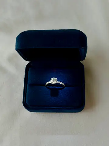 White gold 1 carat diamond ring