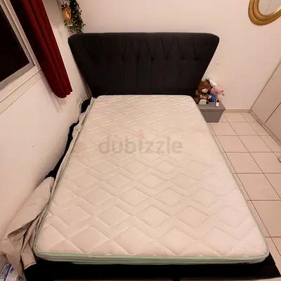 Queen-size Cooltech mattress in good used condition