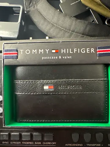 Tommy Hilfiger black leather passcase & wallet - brand new - unwanted gift