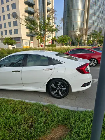 2018 Honda CIVIC — фото 5