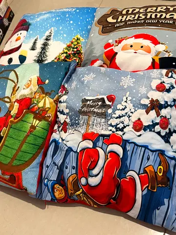 Set of 4 Christmas 🤶 🎄 cussions- 20 aed