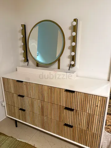 Round Brass Vanity Mirror with 10 Warm LED Hollywood Lights & Organizer