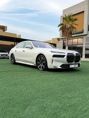 2026 BMW 7-Series 740i GCC Specs