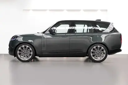 2025 RANGE ROVER AUTOBIOGRAPHY P400 / REAR ENTERTAINMENT / LOW MILEAGE / DEALER WARRANTY