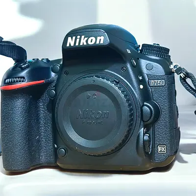Nikon D750 Full-Frame DSLR Body Nikon 70-200mm VR II Lens) - Good Condition