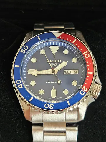 Seiko 5 Automatic Men's Watch - Pepsi Bezel, Stainless Steel box