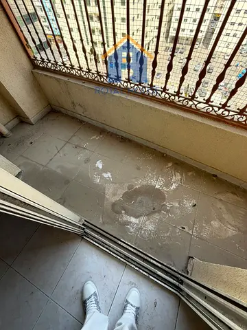 One-bedroom apartment with a living room, balcony,