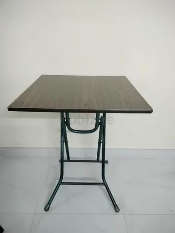 Folding table