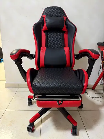 Red and black gaming/office chair with footrest, good condition - negotiable - urgent sale