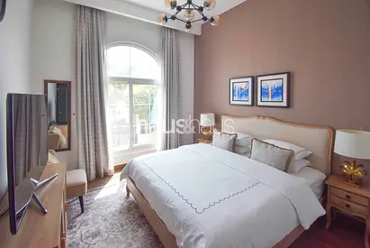 Spacious 5-Bed Villa with Private Garden | Casa Fa