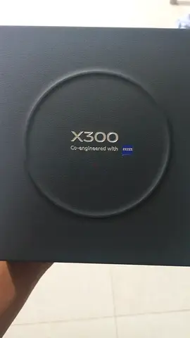 X300 co-engineered with Zeiss - opened box 7days used