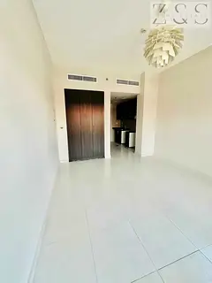 Bright Studio Apartment | Balcony | Pool & Gym Access