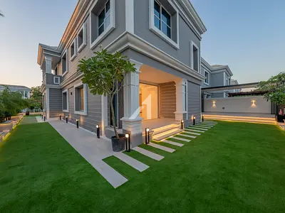 Upgraded Unit | 5 Bedrooms Plus Guest Room
