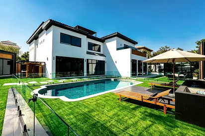 Luxurious| Fully Upgraded| Fully Furnished