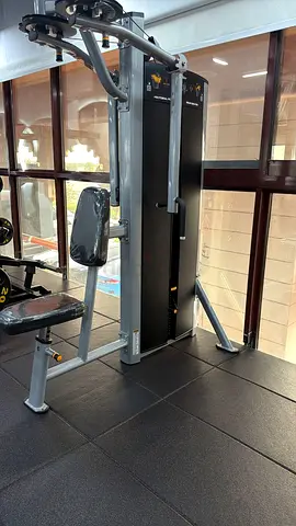 Life Fitness Axiom Series Pectoral Fly / Rear Deltoid