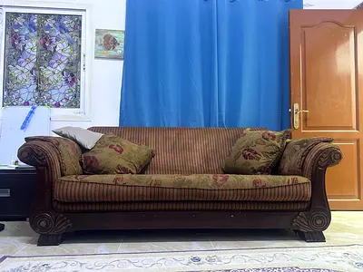 3-seater classic wooden frame sofa in good condition