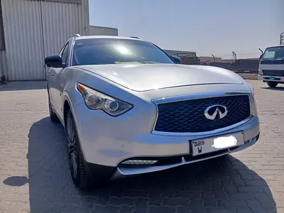 2018 Infiniti QX70 photo 2