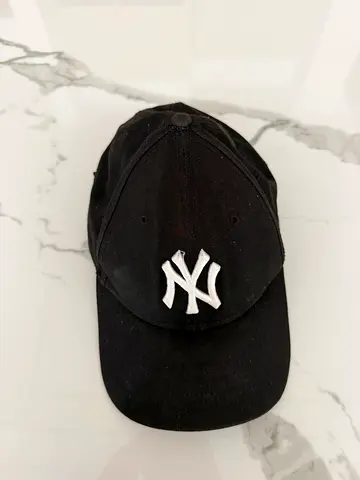 Authentic New Era 9FORTY NY Yankees Cap – Black