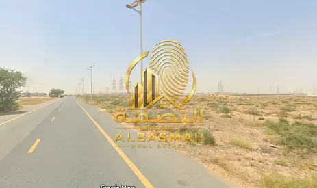 للبيع أرض صناعية مميزة في الصجعة الصناعية القديمة بالشارقة، تقع على شارع جار،