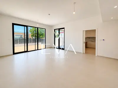 CORNER UNIT | UNFURNISHED | VACANT
