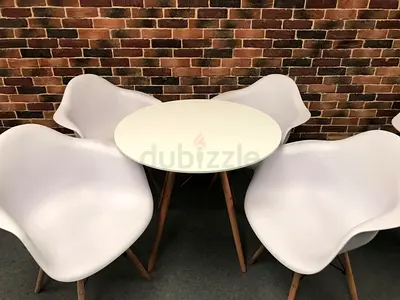 White Round Dining Table with 4 White Modern Chairs