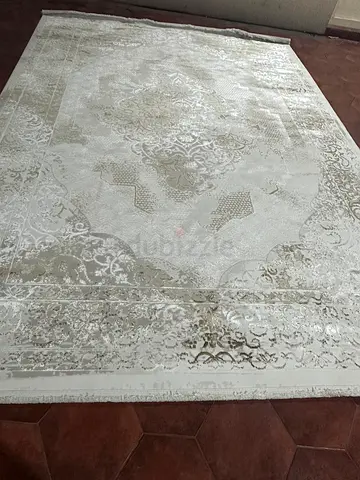 Light beige vintage-style area rug - 4x6 (approx.)