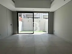 Huge Built-up Townhouse | Close to Park