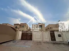Spacious 5-Master-Bedroom Villa in a Quiet Location
