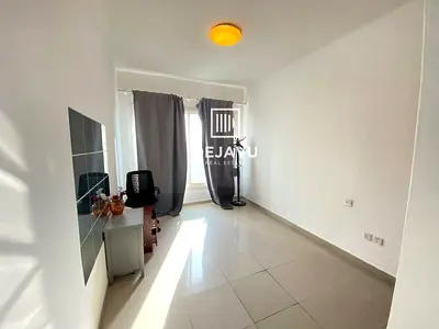 Vacant | On Low Floor | Huge Layout