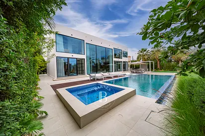 Fully Upgraded & Extended | Masterview | Lake View