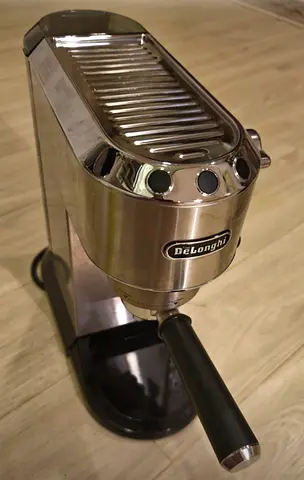 De’Longhi Coffe Machine and Coffee Grinder for Sale