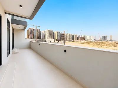 Large L-Shaped Terrace | Vacant | Vastu Compliant