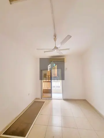 ONE MONTH FREE ///CLEAN 1BHK WITH BALCONY AND CLOSE HALL /// SPLIT AC FITTED
