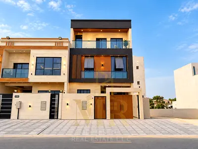 Villa for sale, strategically located, two floors and a rooftop, close to all services, schools and shopping centers. Price includes registration and