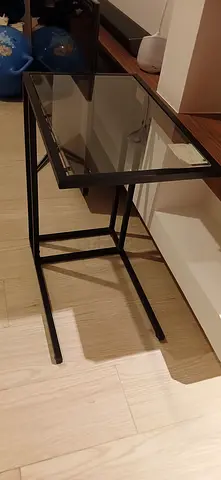 Glass portable table