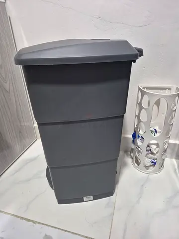 Tall rectangular kitchen trash bin with lid - used  58cm x 35cm