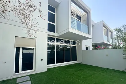 Middle Unit | Close to Pool | Ready To Move In