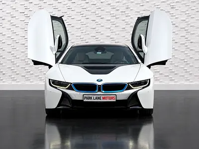 BMW i8 | CRYSTAL WHITE PEARL | GCC SPEC | FULL SERVICE HISTORY-1
