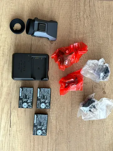 Fujifilm GFX 100 viewfinder and battery