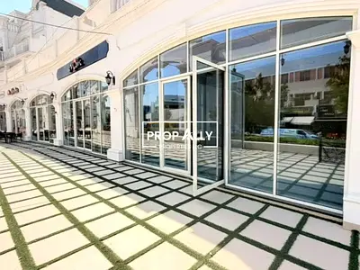 Retail Shop | High Visibility | Semi Fitted