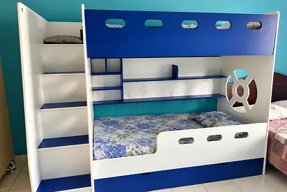Selling a sturdy kids' bunk bed in good condition