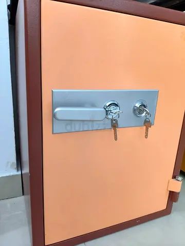 Home Safe with 2 keys | PRE-OWNED