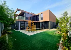 Very Specious 4BR with private pool Majlis Room