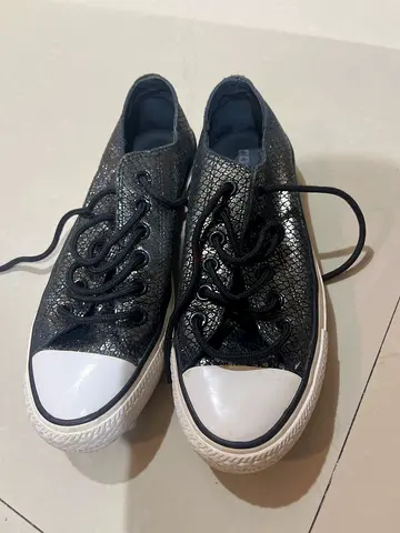 Used women's glitter low-top sneakers, size not specified