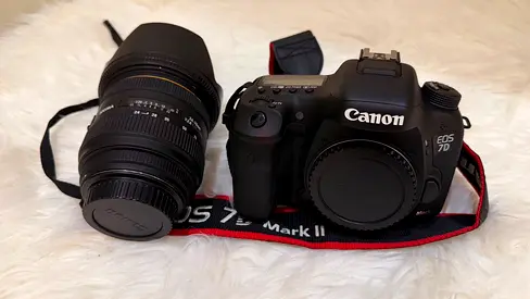 Canon EOS 7D Mark II body + GOpro1
